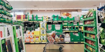 財報失色拖累股價 沃爾瑪低價策略撐銷售、關稅壓力成隱憂