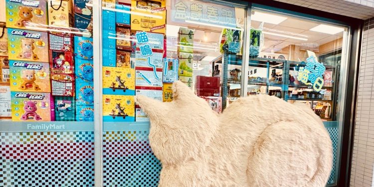 貓奴集合了！全家「貓之日」萌翻登場 巨貓現身、貓咪制服、黃金熱貓一次看