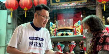 「三寶爸」合體 蔣萬安身旁「他」受矚 林揚庭傳承林瑞圖 在地囡仔拚友善育兒