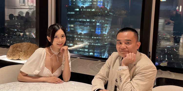 小資男童榮地攜手網紅郭昕妮 完食全台 73家米其林星級餐廳