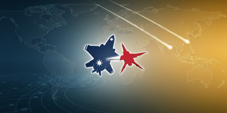 美軍 F-22 戰機展示「忠誠僚機」協同作戰 無人機成未來空戰要角