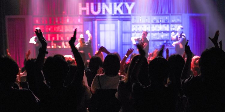 在首爾夜晚遇見一場不需要翻譯的表演 HUNKYSHOW成為旅程中意外留下記憶的一站