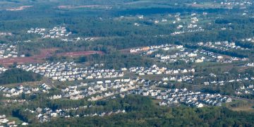 低利率與遠距潮推升美國房市瘋漲創史上繁榮高峰期熱潮