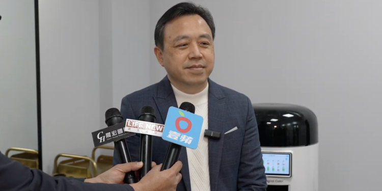 染髮需求暴增!AI染髮系統成為髮廊搶客、擴利的新武器