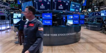 美股暴跌800點 AI與關稅夾擊