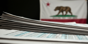 加州擬徵富豪稅引發出走潮？房產經紀警告：恐現涓滴效應