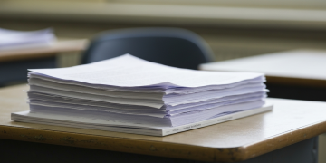 美國逾七成教師兼職 收入難敵物價漲幅，倦怠感恐影響教學品質