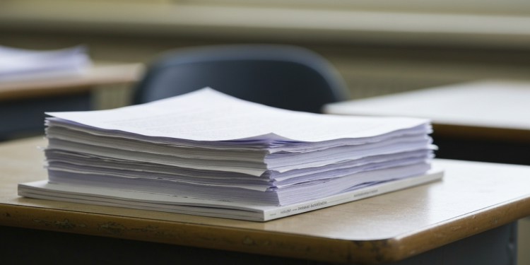 美國逾七成教師兼職 收入難敵物價漲幅，倦怠感恐影響教學品質