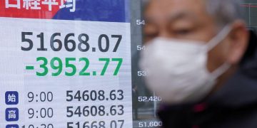 油價飆升衝擊全球股市 日經暴跌近四千點台灣半導體供應鏈警戒