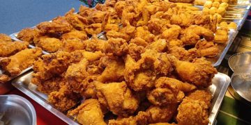 宜蘭市必吃炸雞排！職人手作中藥入味 平價即享現點現炸酥脆口感