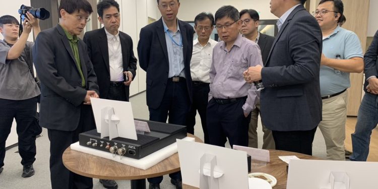 正于微波 發表研發多軌道衛星設備 全球首見全方位無縫通訊