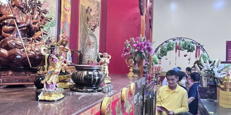 南投龍華宮觀音開庫 這招「借財借運」讓霉運轉紅運