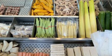 沙崙火車站人氣鹹酥雞攻略 薄皮古早味炸雞 搭配現炒酸菜超解膩