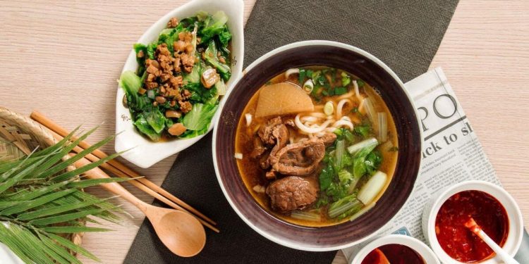 南投埔里牛肉麵店 選用板腱牛肉慢燉五小時 與眾不同清燉路線