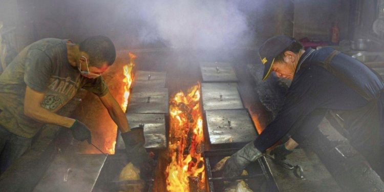 九芎湖隱藏版美食 30 年傳承新埔客家料理 燜雞飄香太誘人