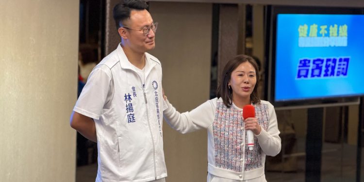 士林北投 李彥秀喊「買一送一」投林揚庭送李彥秀服務