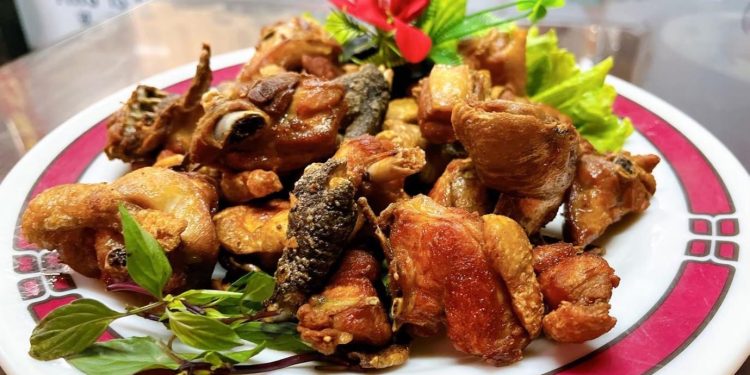 竹崎熱炒餐廳 尋找巷弄靈魂火候 百元體驗極致酸甜鱔魚麵