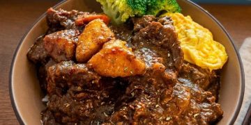 馬公美食店家 從紅燒海鮮烏龍麵到日式丼飯餐桌選擇