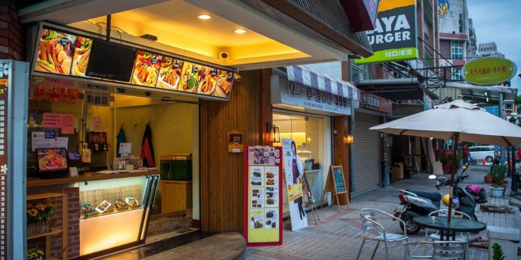 台中炸物加盟 配備科技甩油與保鮮系統 搶佔低負擔宵夜商機