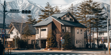 跨國管理日本二世古房產：克服挑戰的在地化經營策略