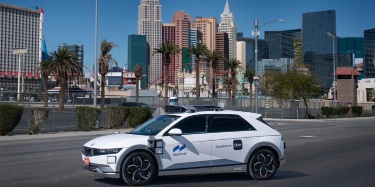 AI代理界的「小七」？Uber現在不止能叫車、點餐！還能貼心幫你訂房間