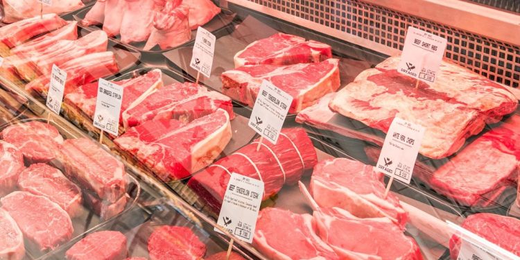 化肥與燃油成本飆升 美活牛期貨創新高衝擊食品市場