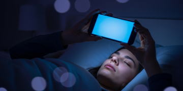 青少年螢幕過量損睡眠 挪威研究：逾四小時難入睡機率增近五成