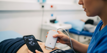 馬來西亞砂拉越中央醫院引領無線AI超音波 強化行動醫療與社區篩檢