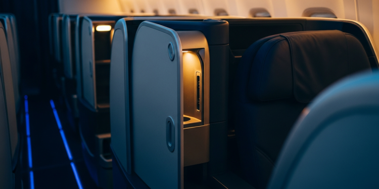 阿拉斯加航空推新商務艙 躺平座椅門禁提升歐亞長途體驗
