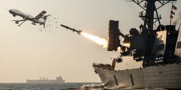 波斯灣情勢升級：伊朗向美軍艦發射無人機 互控攻擊商船