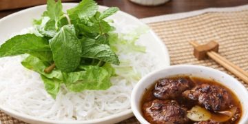 新莊道地越南料理！一次品嚐獨家河內烤肉米線與鹹香糯米飯