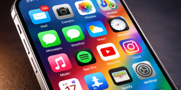 AI助攻App Store迎來爆發潮！iOS上架量翻倍、科技開發門檻降低