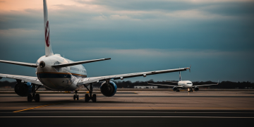 美加兩客機甘迺迪機場險碰撞 FAA已啟動調查