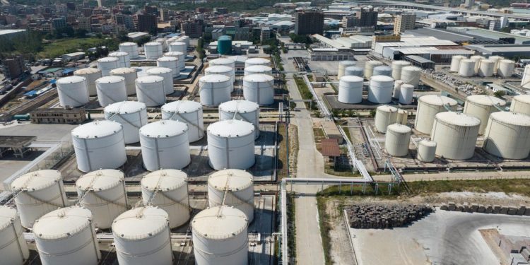 日本砸百億美元穩亞洲能源鏈 12億桶原油布局牽動區域安全