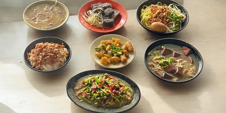 雲林大埤美食 排隊也要吃 鑊氣十足道地鴨肉羹 人氣雞肉飯