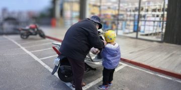 超高齡社會隱形負擔 兒盟調查：15%逆境家庭隔代教養 6成入不敷出每月赤字3千元