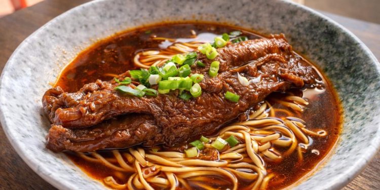 新竹東區牛肉麵 老饕私藏「香而不燥」川味點餐攻略