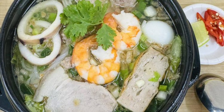饒河夜市人氣小吃 越式風味辛拉麵 海鮮冬粉 層次豐富異國美味