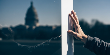 DEI 條款禁入醫療補助申請，美國健康差距恐加劇