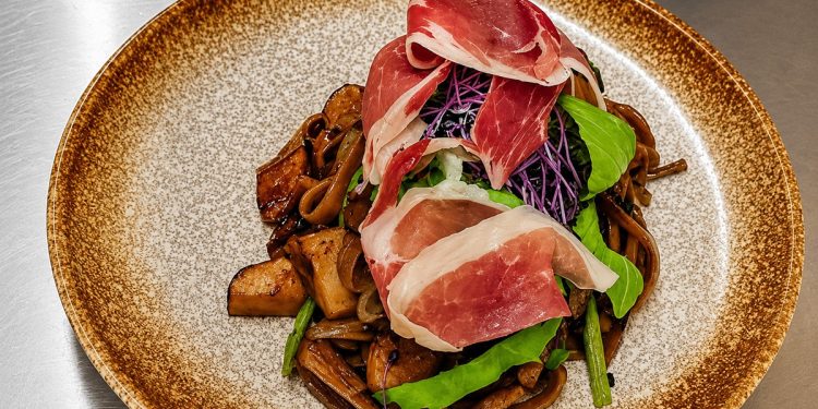 宜蘭義式餐廳  從煙燻豬肋排到創意燉飯 在地美味一次品嚐！