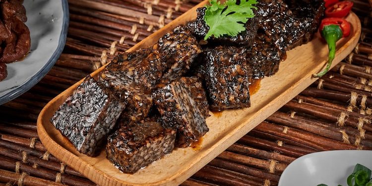 重慶黃昏市場美食：椒麻滷味與泡椒雞腳掀起滷味新熱潮！