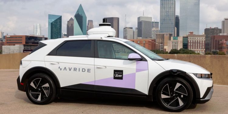 當你的小黃變身AI之眼：Uber 的「數據煉金術」與自駕車規管新賽局