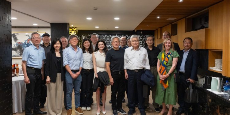 黃仁勳喊台灣是AI革命核心!輝達加碼在台布局帶旺供應鏈