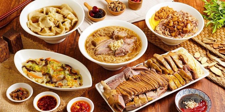 全台首創苗栗鴨肉飯搭肉鬆！現煮當歸溫體鴨 甘甜香氣成話題焦點