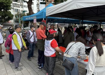 承襲林瑞圖 國民黨議員參選人林揚庭連3年送暖 義賣所得挹注士北10校急難救助金