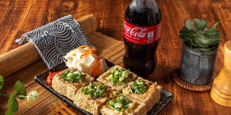 高雄左營人氣臭豆腐！香酥口感+自製辣醬 熟客狂讚香辣上癮