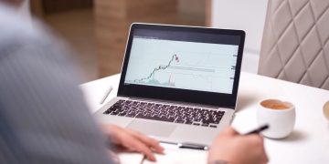 首檔不配息台股主動式ETF 00407A登場！純純存股：資金開始轉入不配息ETF