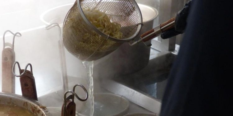 彰化溪湖人氣意麵！餛飩現包、臭豆腐現炸 每道小吃都不馬虎