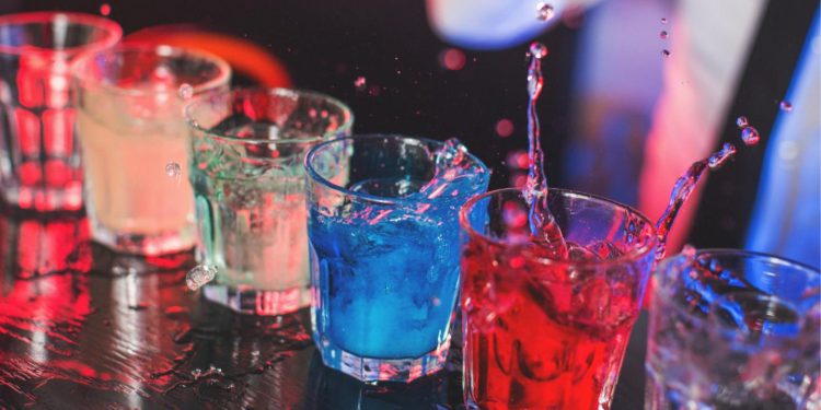 寧夏夜市調酒 長島冰茶、Mojito與自創特調 逛夜市也能很chill