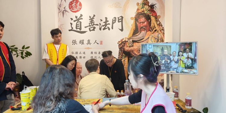 傾聽生活迷惘 士林「見龍閣」推廣公益命理 結合傳統印篆陪伴善信梳理人生
